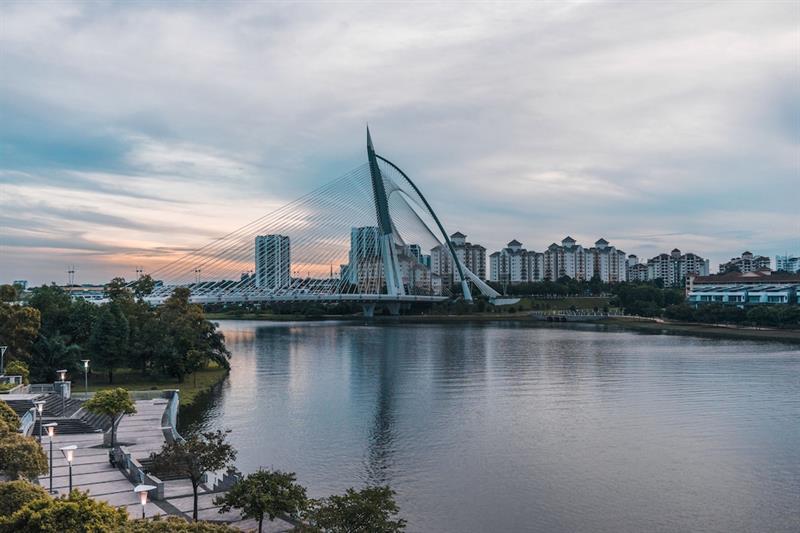 Zenith Hotel Putrajaya Exterior photo View of the bridge