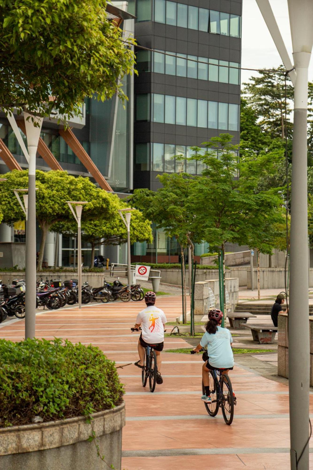 Zenith Hotel Putrajaya Exterior photo The bicycle path at the station